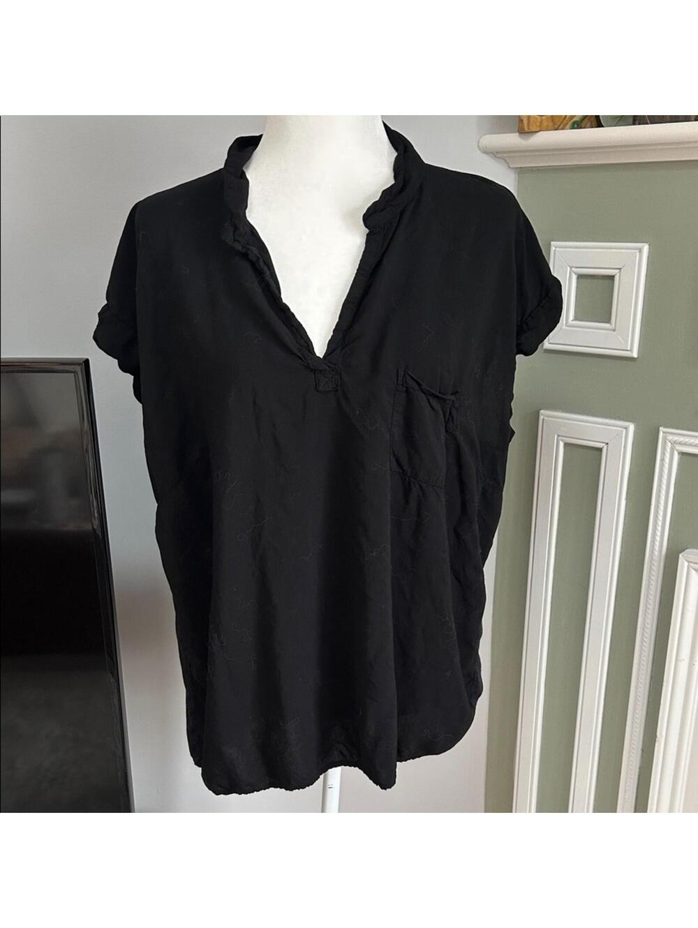 Splendid Black Short Sleeve Blouse